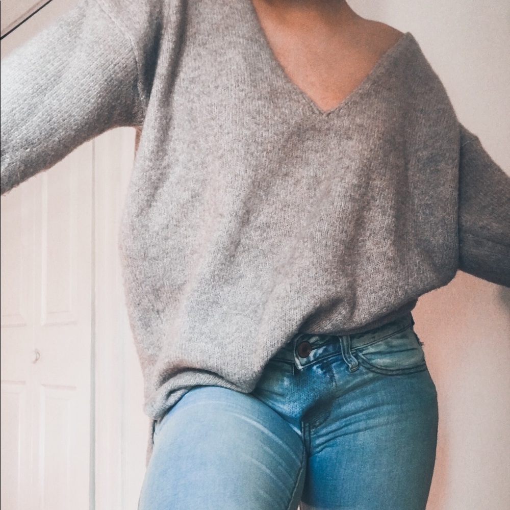 OVERSIZED KNIT SWEATER